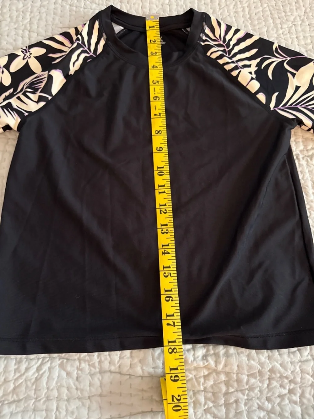 Athleta girls rash guard M (8-10)